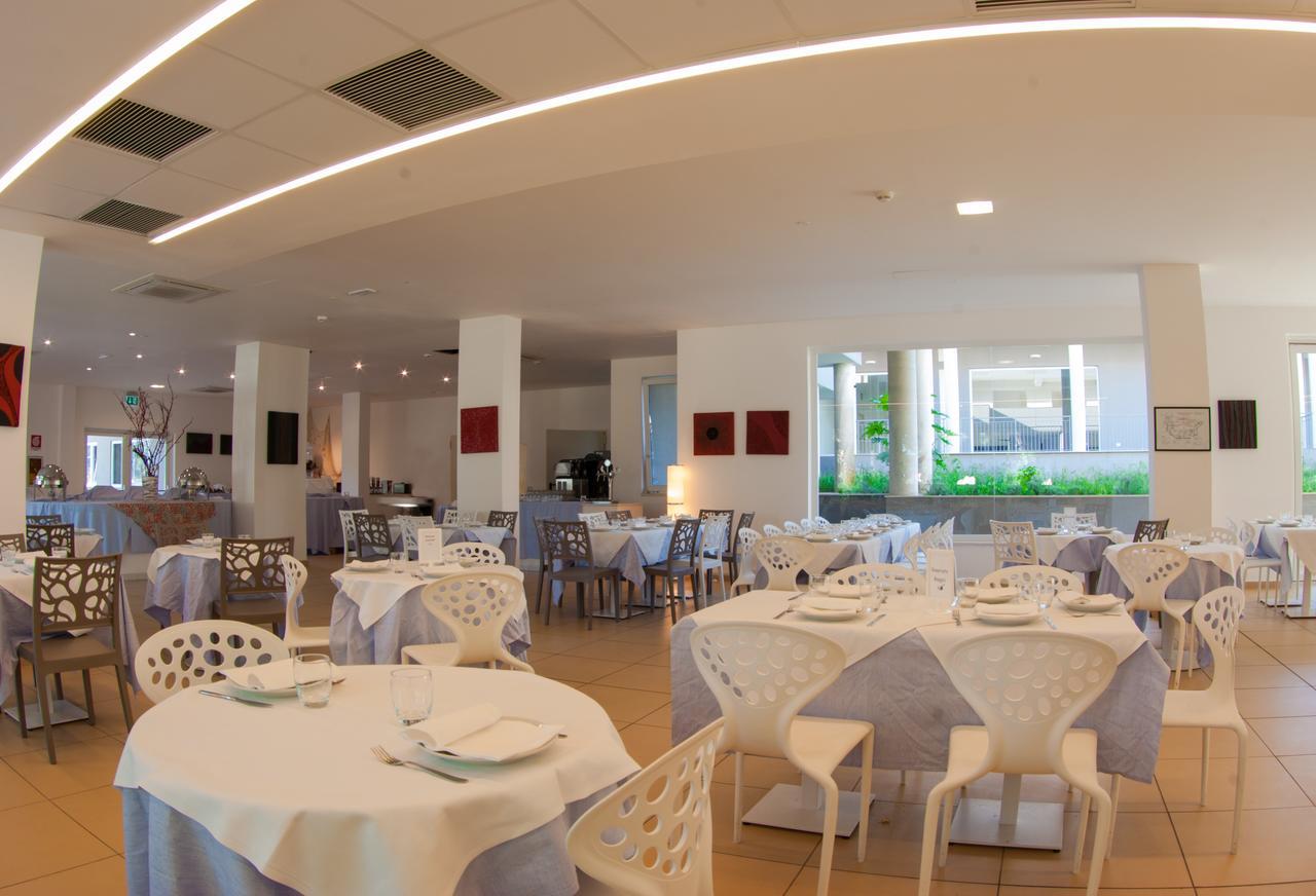 Hotel Futura Club Spiagge Bianche à Fontane Bianche Extérieur photo